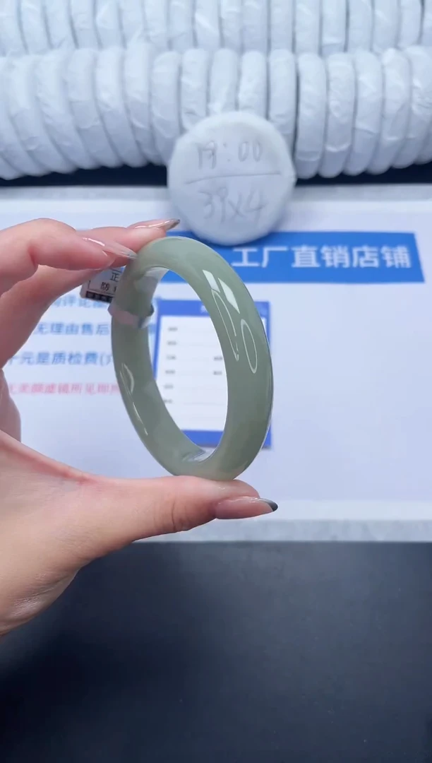 未镶嵌手镯石英质玉64-62.5DK