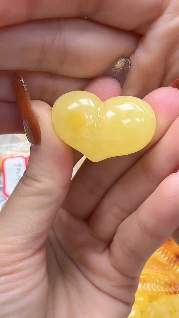 裸石琥珀未镶嵌如图