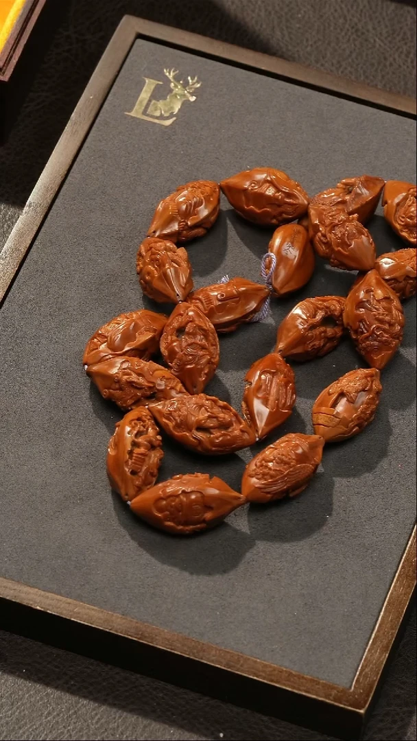 吊坠橄榄核钟秀琴镂空风景十八罗汉