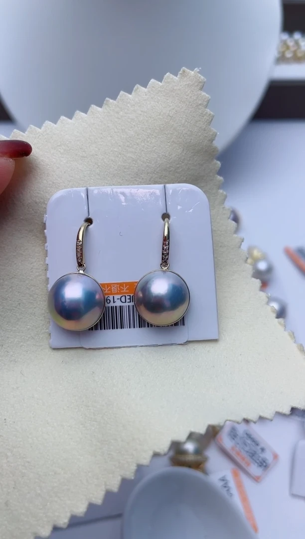 【闪购商品】拼合珍珠（马贝珠）耳饰18K金镶嵌W74