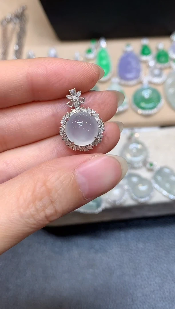 颈饰18K金镶嵌翡翠蛋面【无服务费