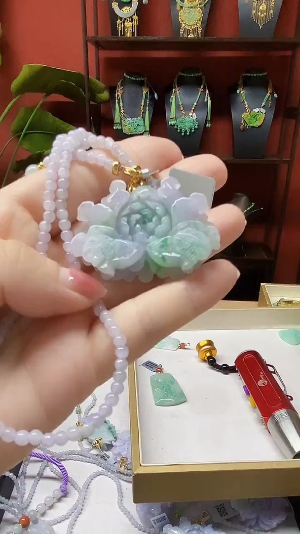 颈饰未镶嵌翡翠吊坠