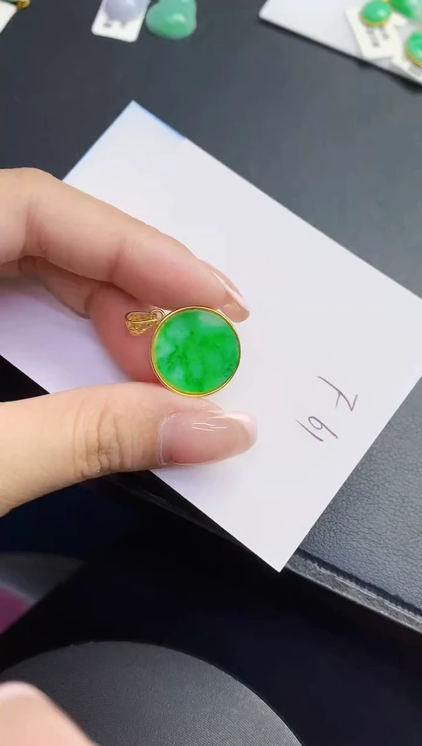 翡翠未镶嵌颈饰缅甸天然翡翠A货