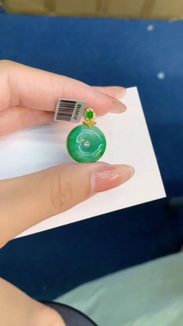翡翠未镶嵌吊坠(不含链)1