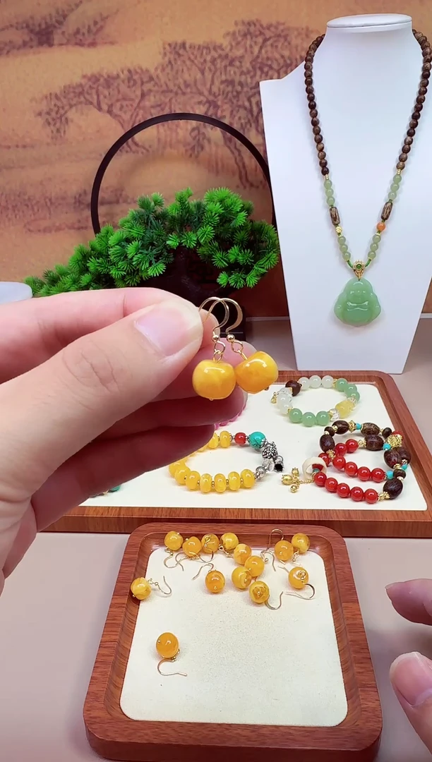 14K金镶嵌蜜蜡耳饰E01