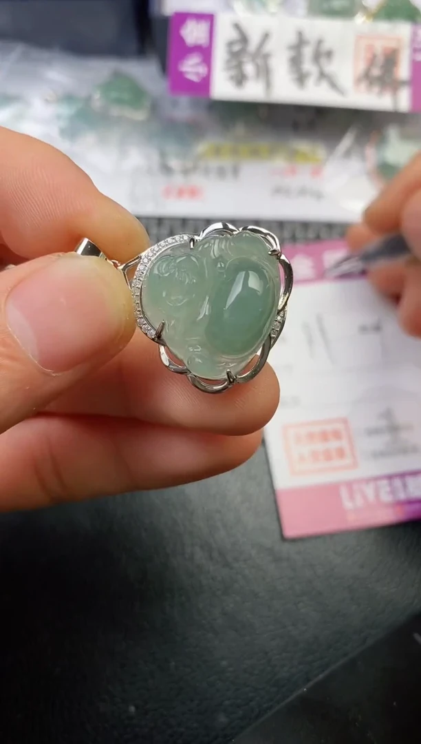 颈饰银S925镶嵌翡翠村*姑挂件