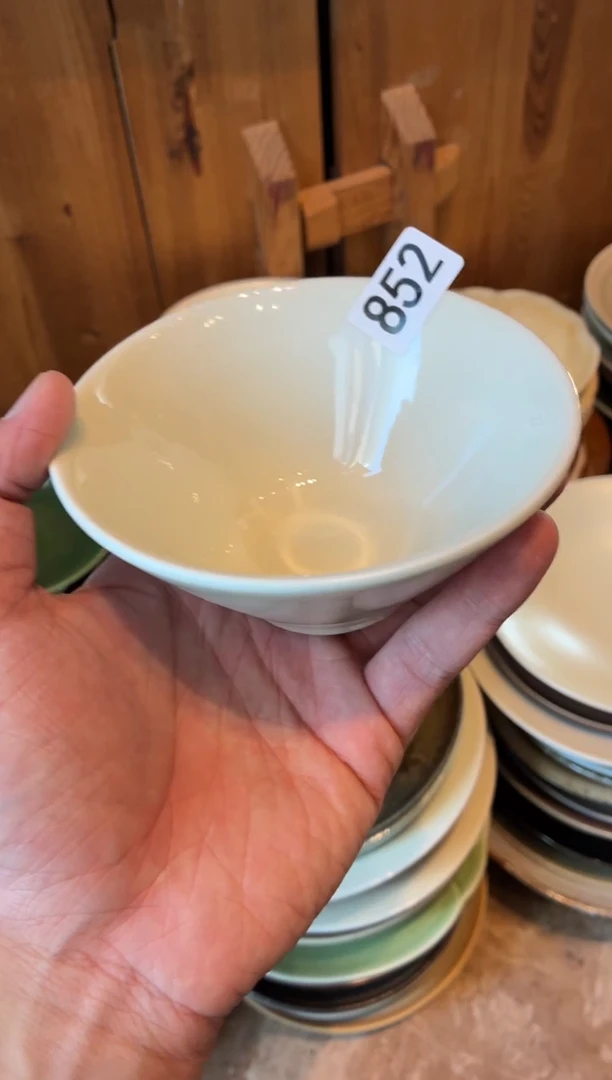 瓷片圆*仔852  微瑕定白小斗笠碗1个