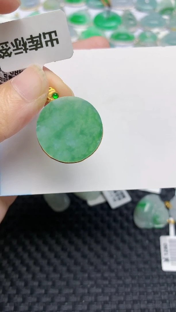 翡翠18K金镶嵌颈饰天然翡翠A货