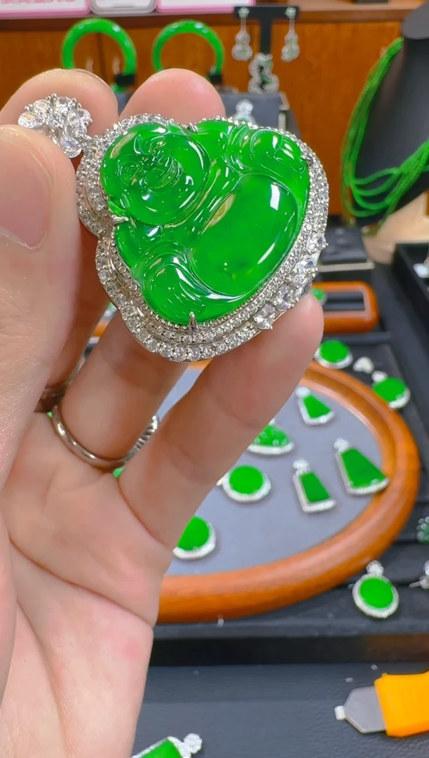 翡翠18K金镶嵌吊坠(赠链)天然a货翡翠