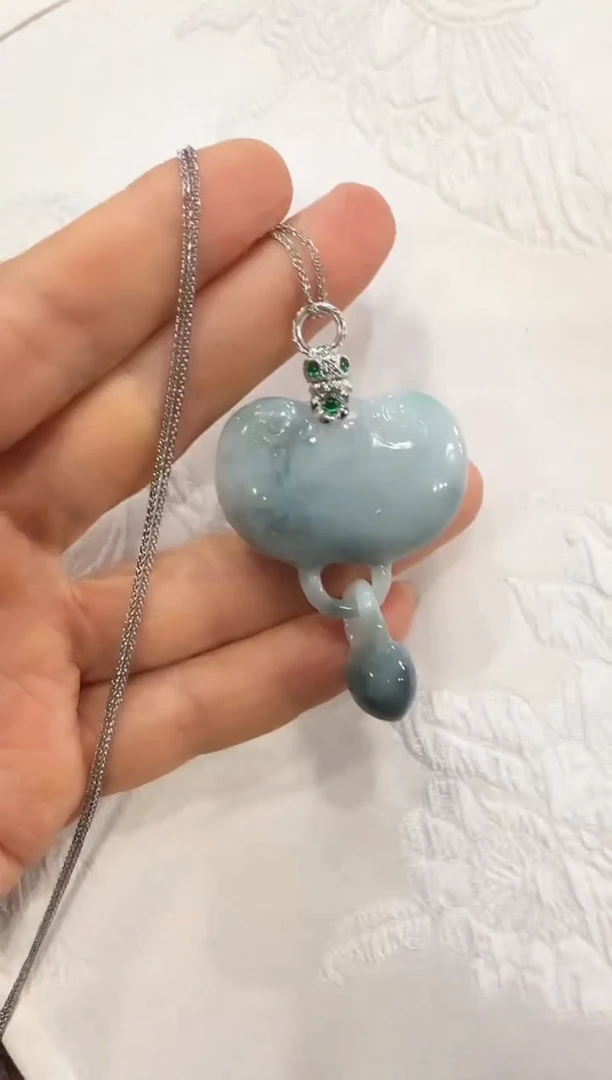 翡翠未镶嵌颈饰国风