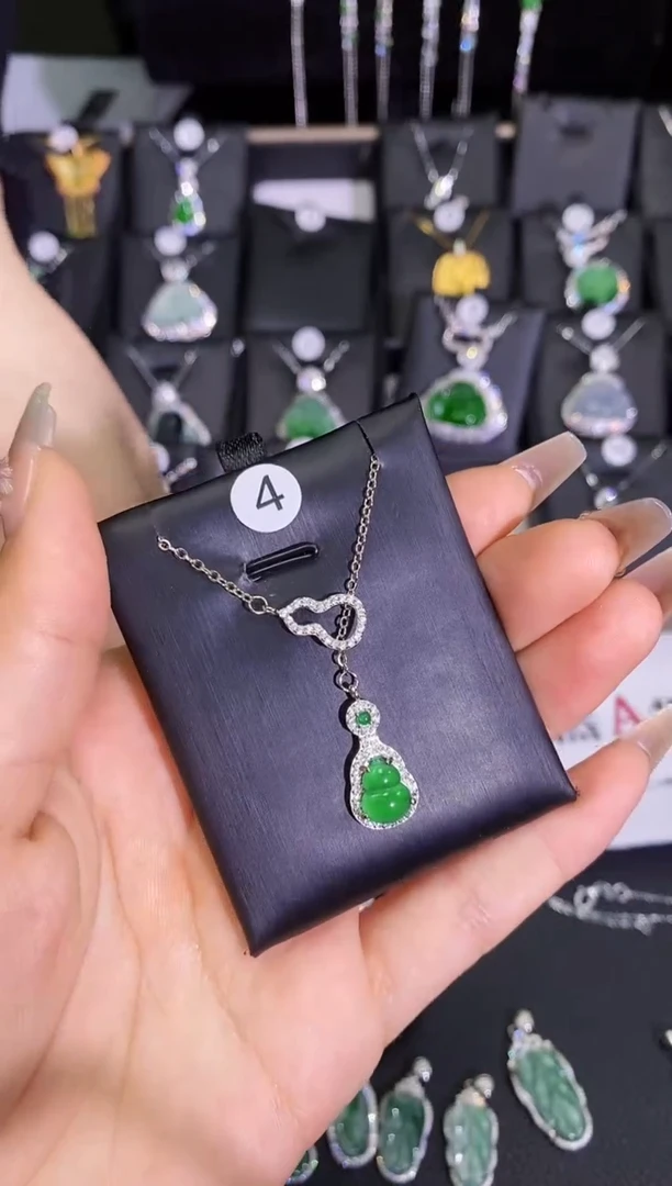 【闪购商品】翡翠吊坠(赠链)未镶嵌翡翠吊坠