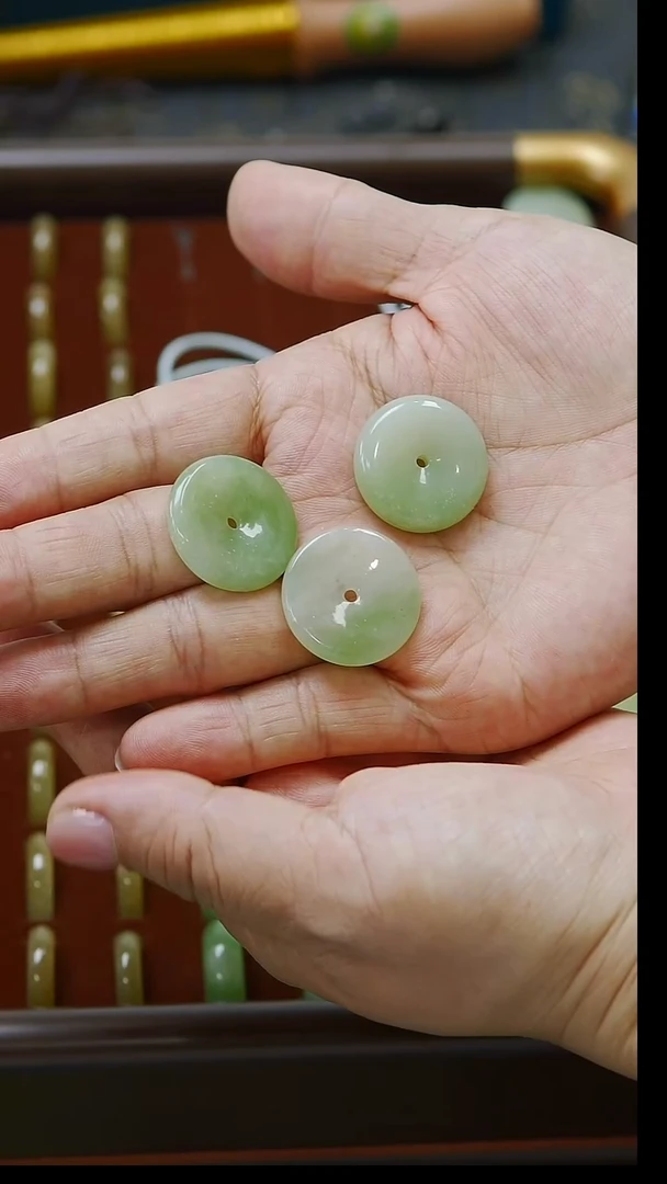 吊坠(不含链)未镶嵌和田玉和田玉翠青平安扣（多样性发货其一）