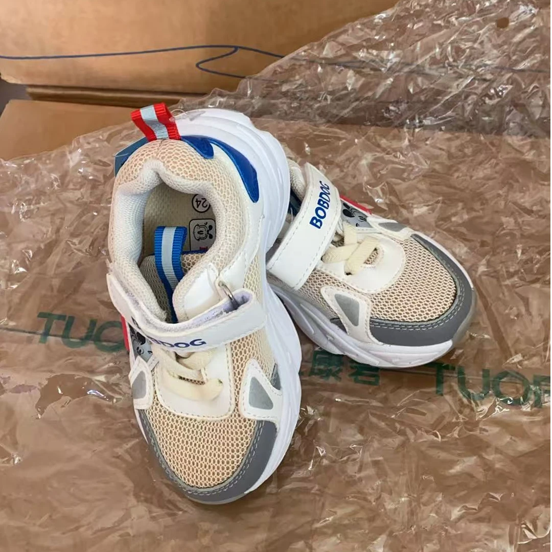 白色运动鞋 有发黄