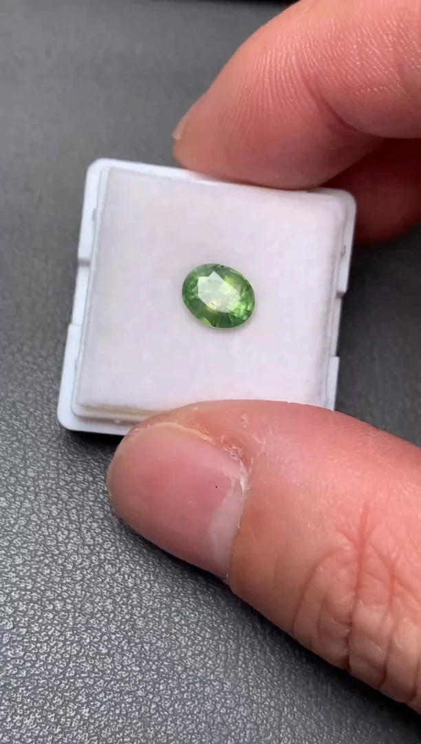 未镶嵌天然锆石裸石1.67克拉