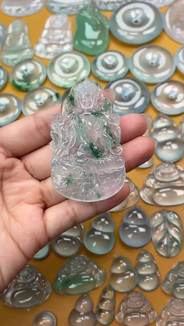 吊坠(不含链)未镶嵌翡翠38 度母 66 37.6 6.4