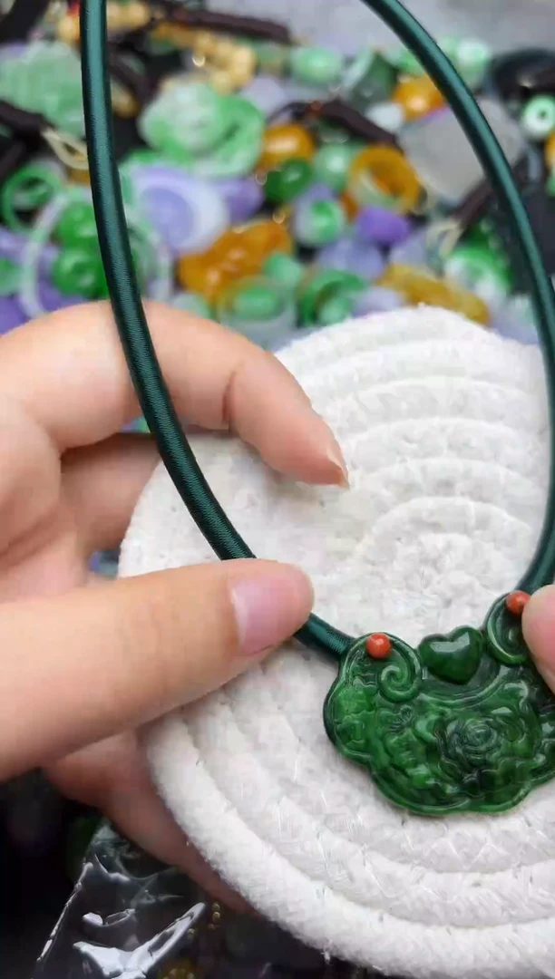 颈饰未镶嵌翡翠缅甸翡翠吊坠