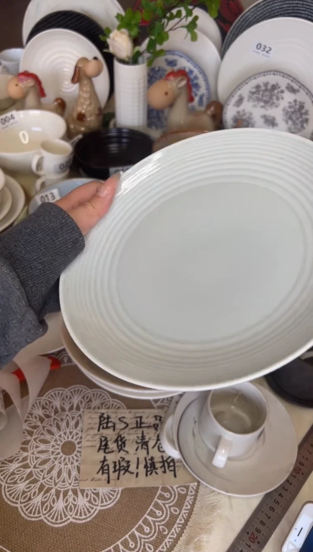 新骨瓷040 瑕疵 浅灰 8,75寸 螺纹圈圈rd盘