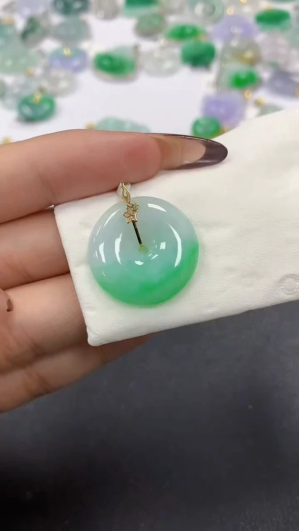 颈饰18K金镶嵌翡翠a货假一赔三支持复检百元上9元证书费自理