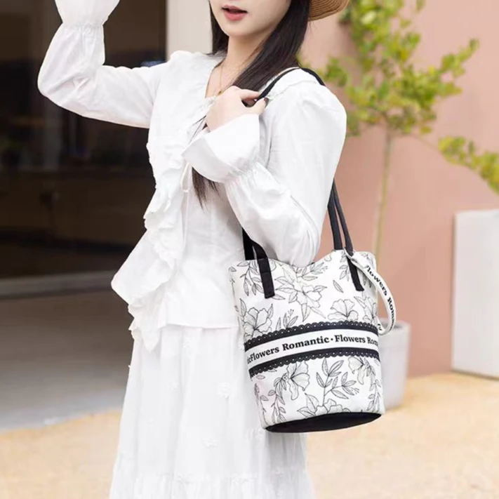 艺术鸭插画师设计款 原创百搭休闲户外单肩包女大容量手提水桶包