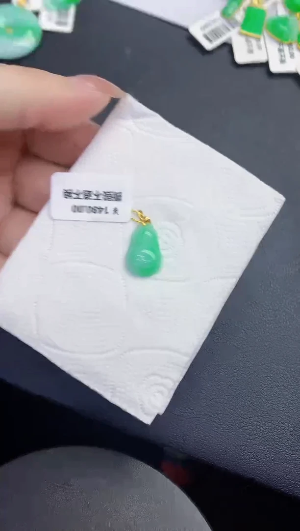 颈饰18K金镶嵌翡翠缅甸天然翡翠A货