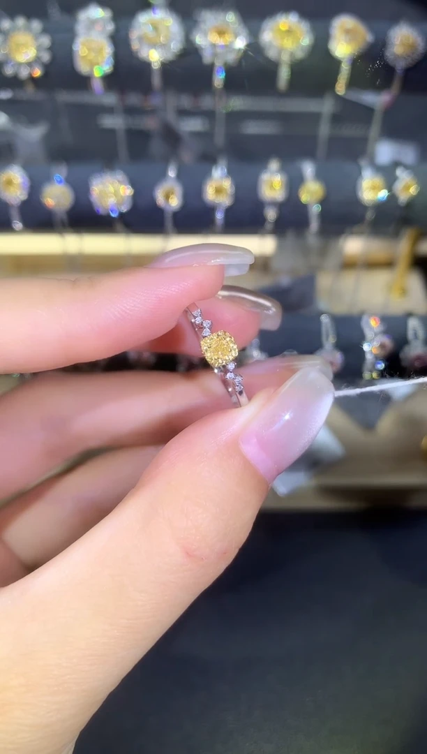 18K金镶嵌戒指/指环钻石黄钻戒指