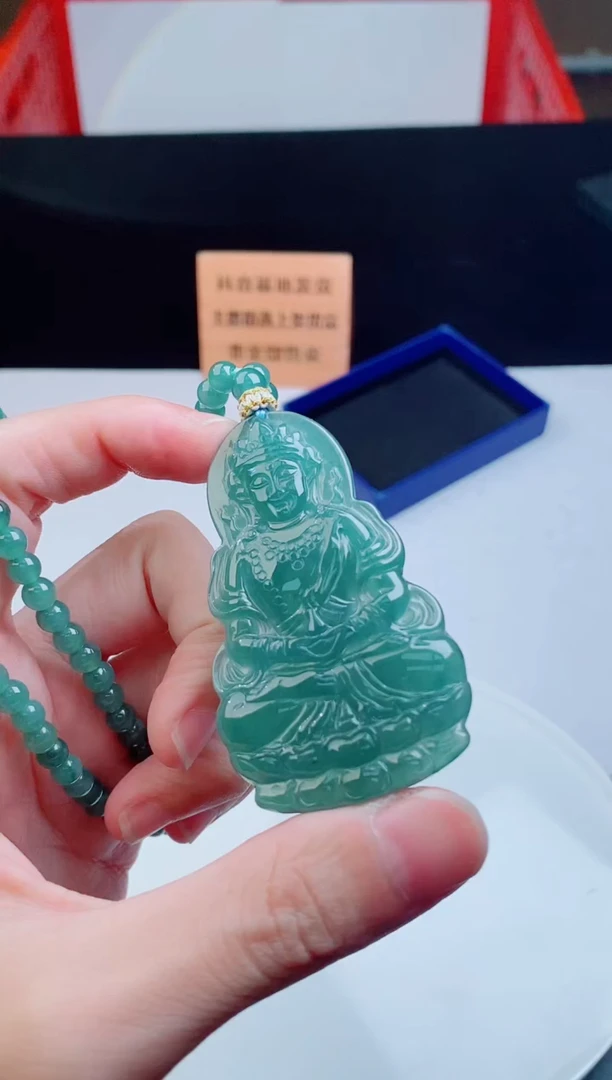 颈饰未镶嵌翡翠  ·