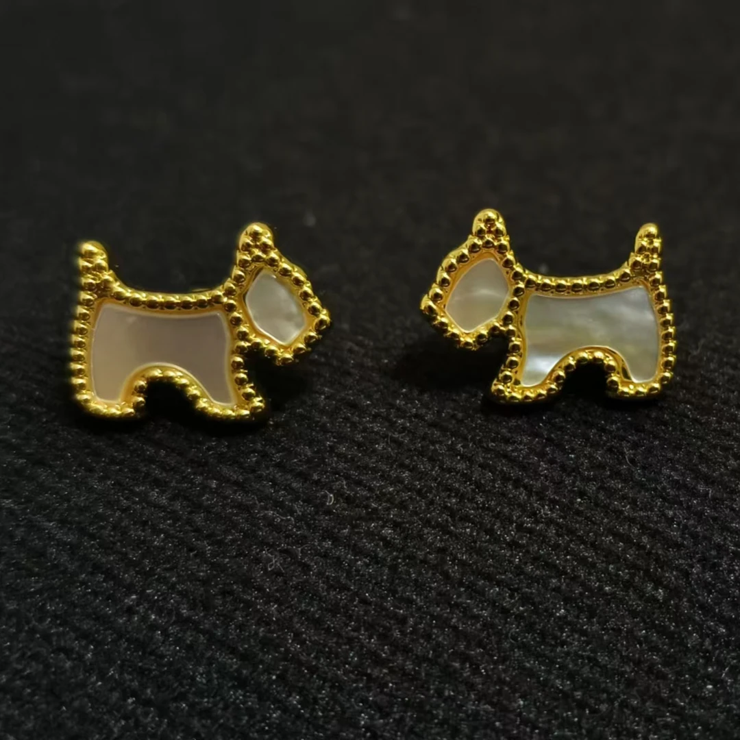 铜合金贝壳耳饰 白色自然小狗耳钉8140
