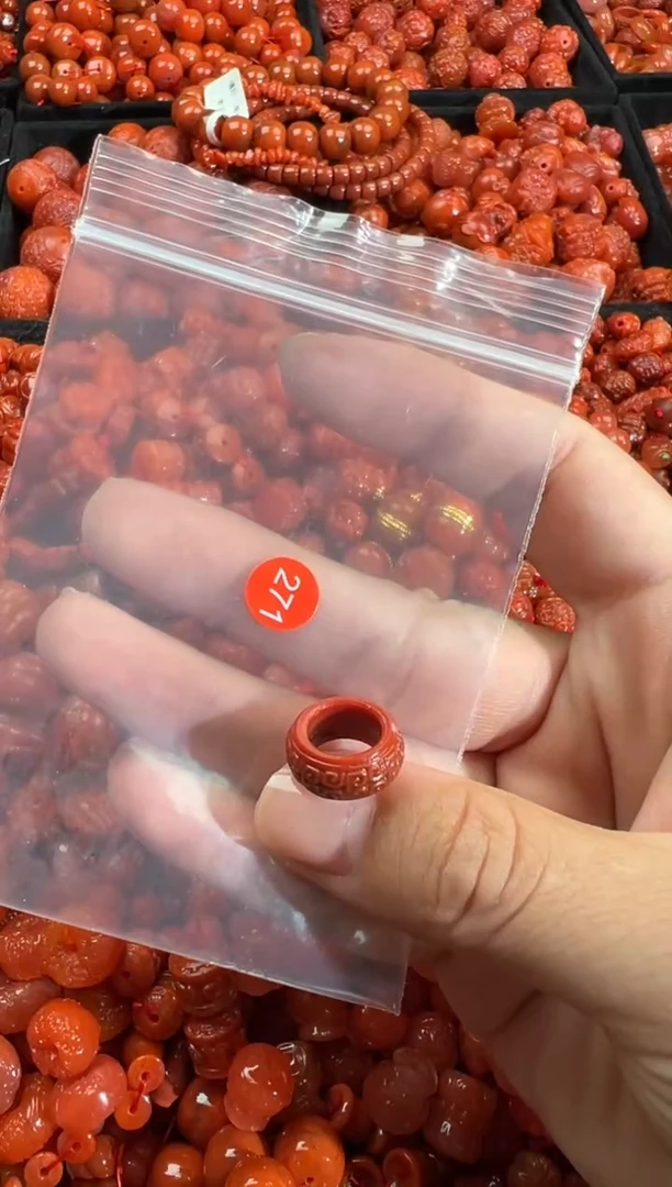 南红玛瑙未镶嵌颈饰1