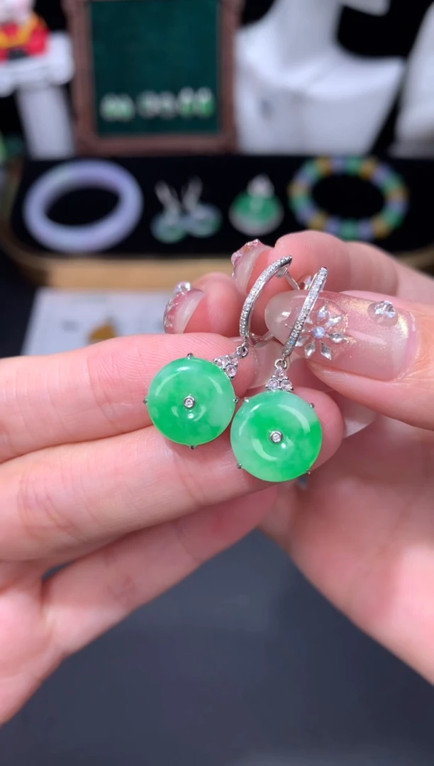 18K金镶嵌定制翡翠48小时鉴赏期 退货不扣服务费