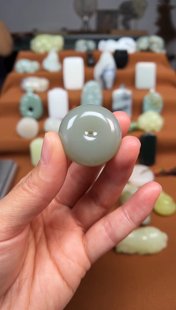 颈饰未镶嵌和田玉平安扣