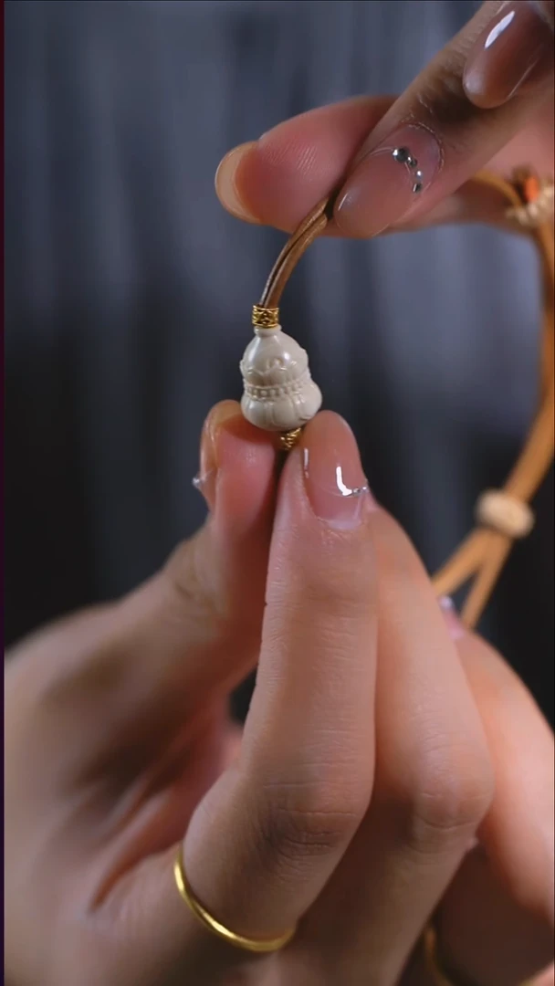 泥塑丫丫葫芦牛皮绳