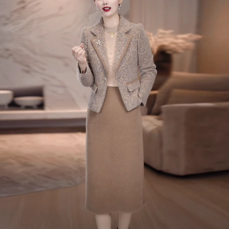 贵妃绒气质轻奢高级感套装2025冬季新款时尚贵妇人加厚外套连衣裙