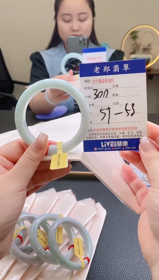 翡翠手镯未镶嵌AAAAAAAA