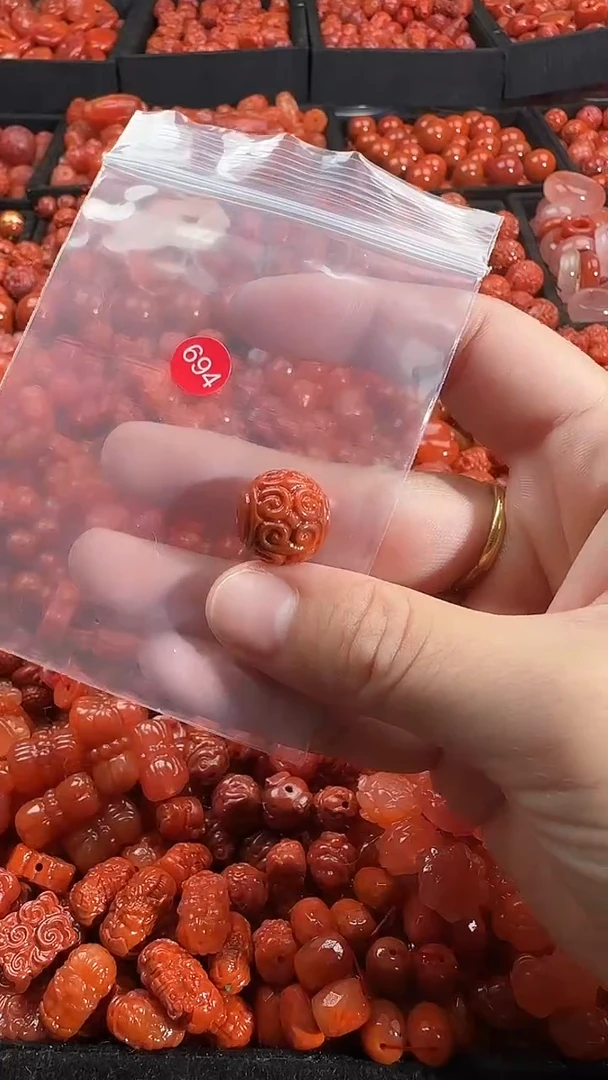颈饰未镶嵌南红玛瑙1