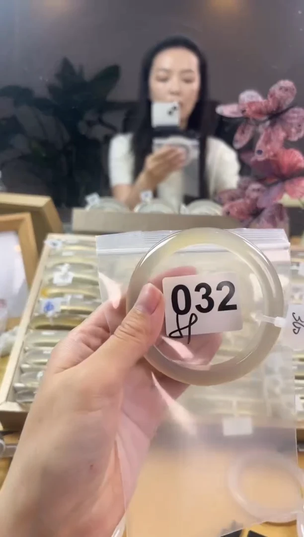 玛瑙/玉髓手镯未镶嵌032