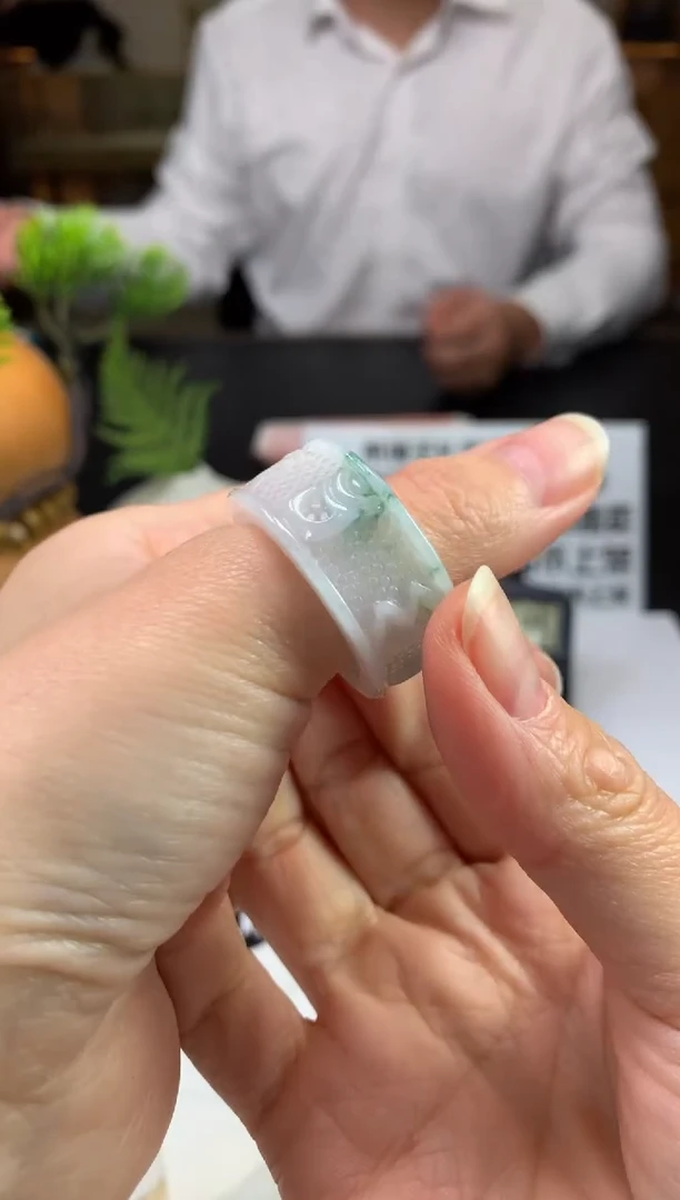 颈饰未镶嵌翡翠堕**麟---117336