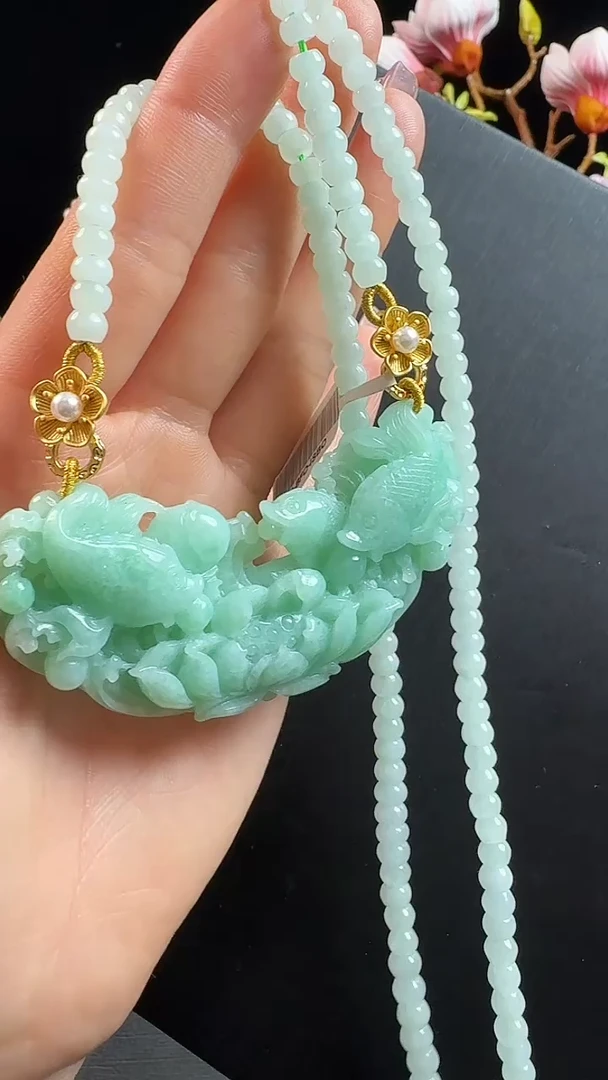 颈饰未镶嵌翡翠弯弯