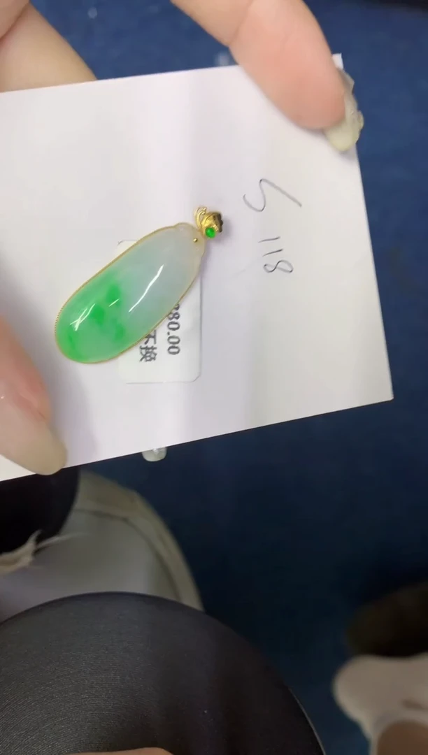 翡翠18K金镶嵌颈饰缅甸天然翡翠A货