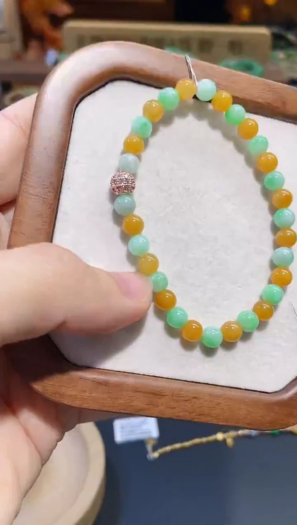 颈饰未镶嵌翡翠手串