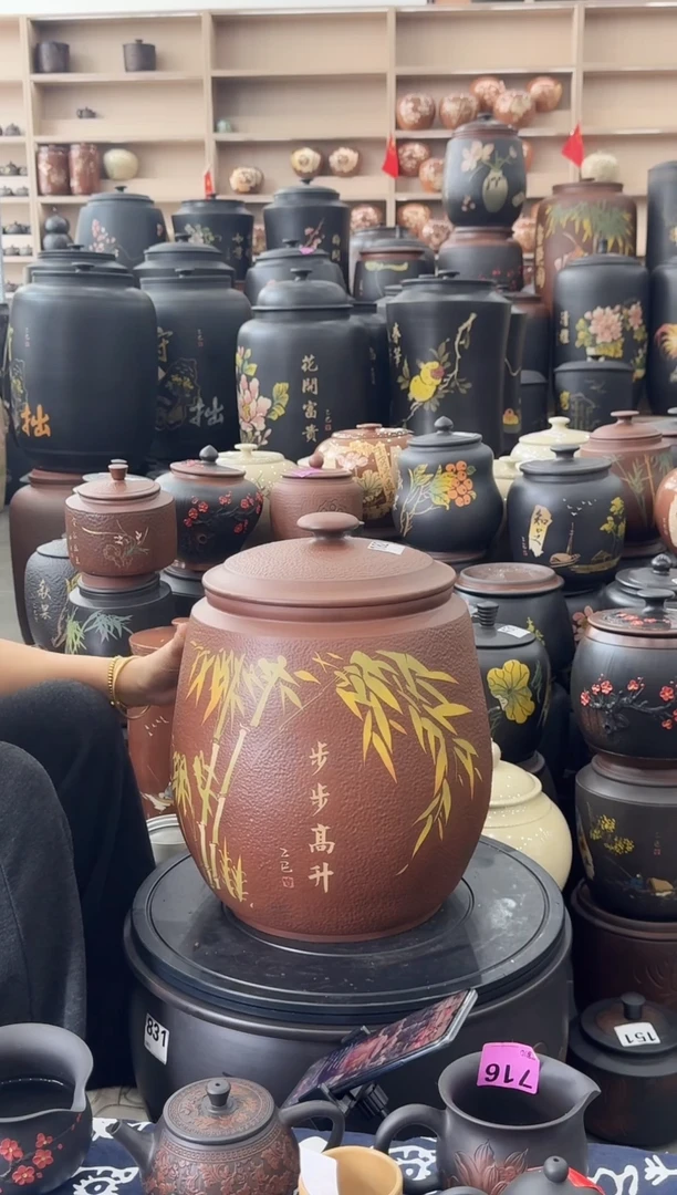 罐瑕疵茶缸高35cm古铜色锤纹   182