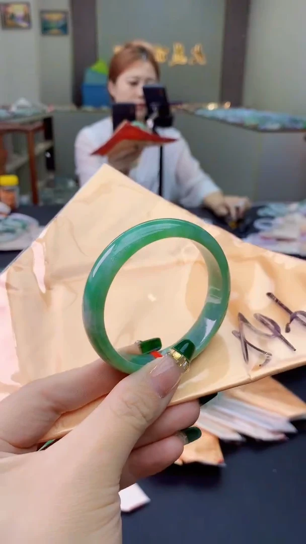 翡翠手镯未镶嵌0734389336