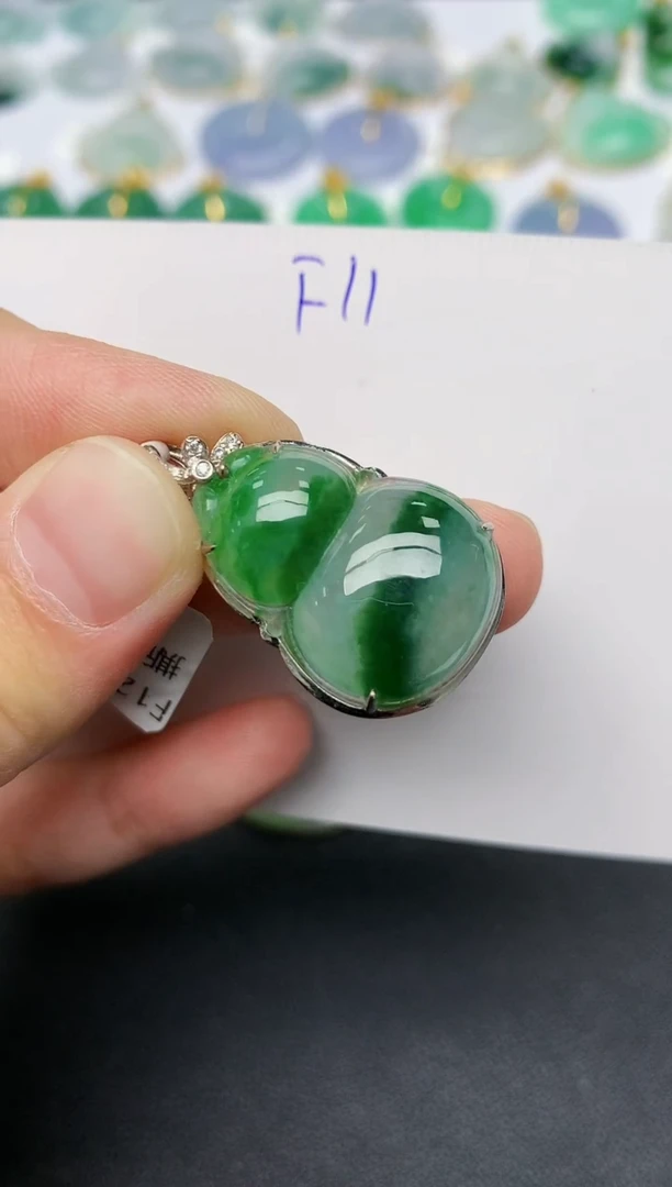 颈饰18K金镶嵌翡翠 天然缅甸A货翡翠百元以上9元证书费自理