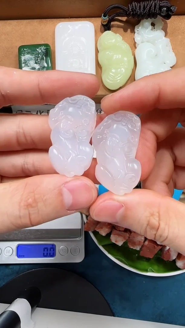 未镶嵌颈饰玛瑙/玉髓貔貅颜色微差多样性发一