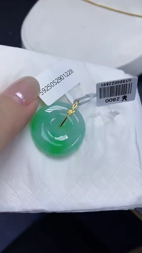 翡翠18K金镶嵌颈饰天然缅甸翡翠A货