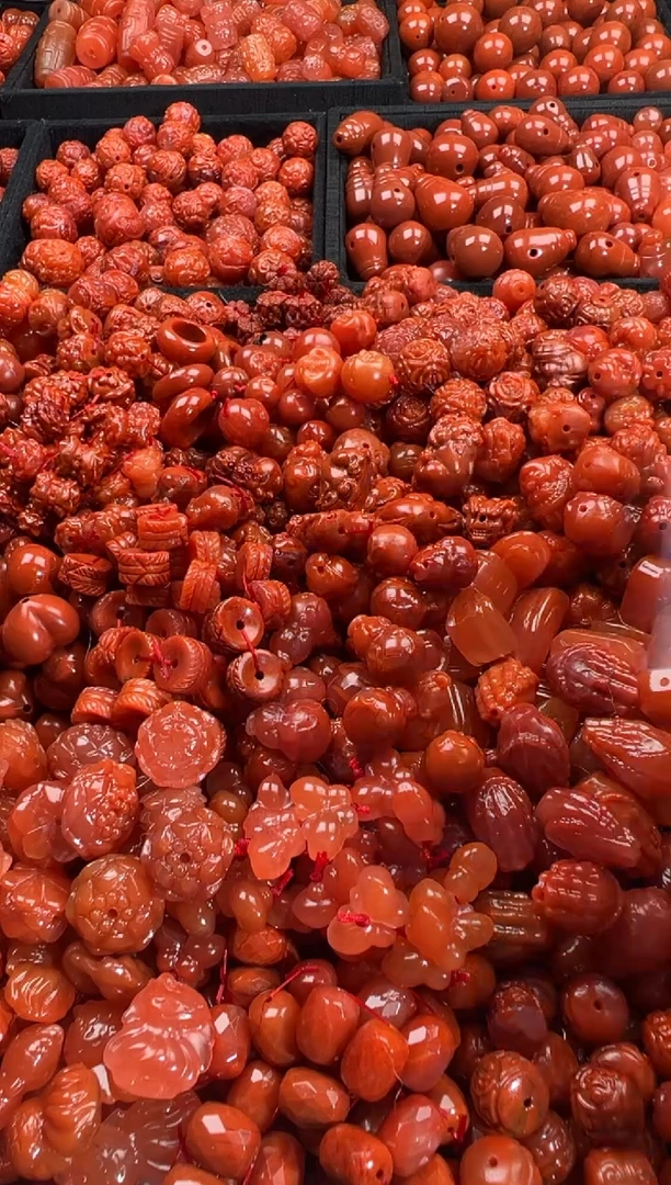 颈饰未镶嵌南红玛瑙1