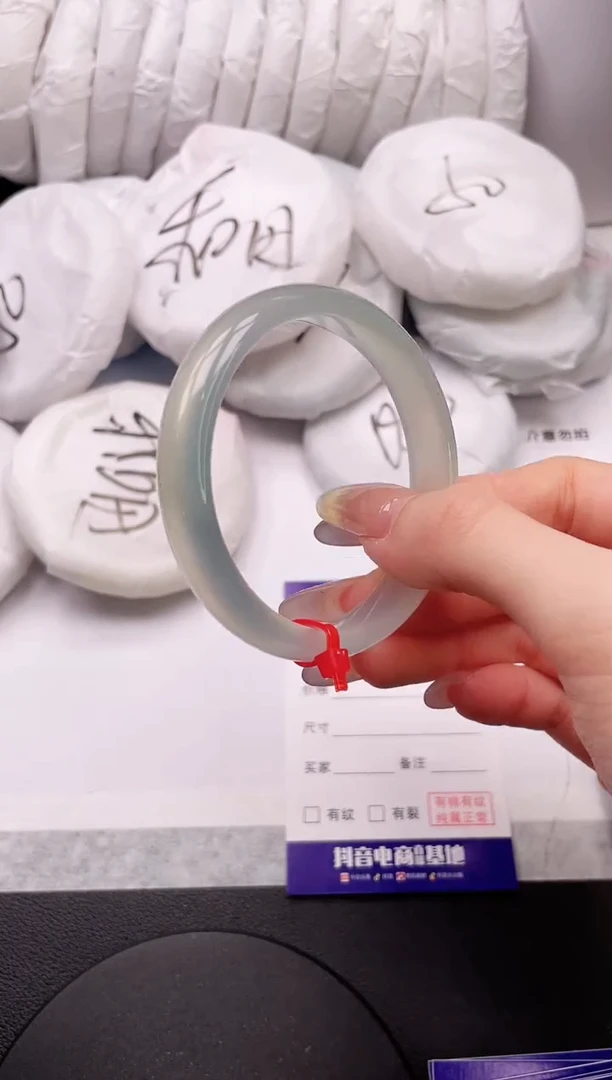 【闪购商品】石英质玉手镯未镶嵌21K130-54