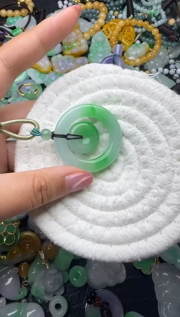 颈饰未镶嵌翡翠缅甸翡翠吊坠
