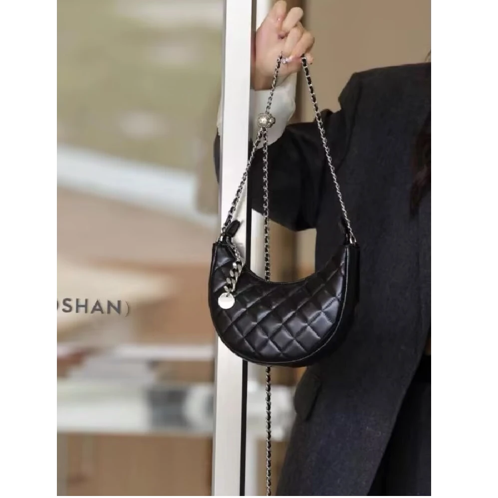 百豆链条月牙包真皮2025新款菱格爆款手机包洋气通勤小包BD7180