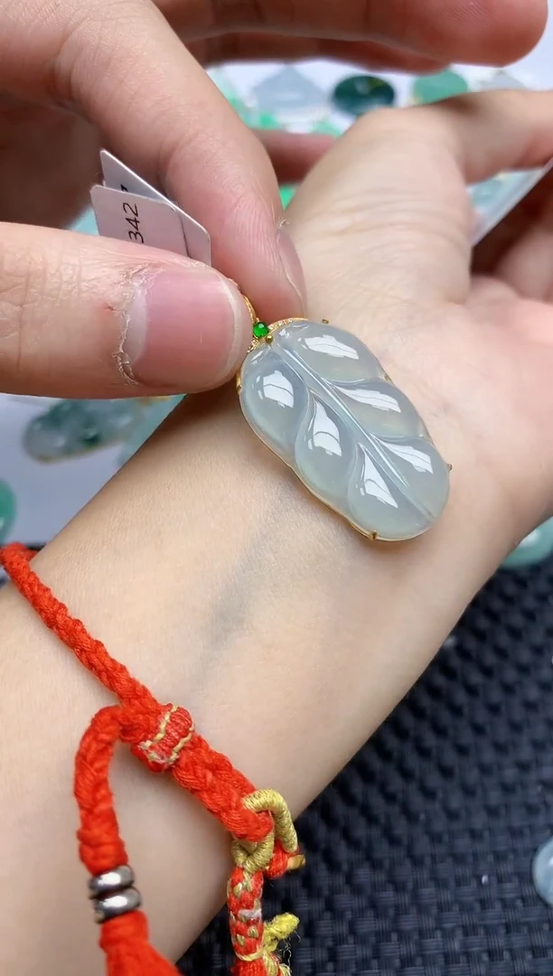 翡翠18K金镶嵌颈饰天然翡翠A货