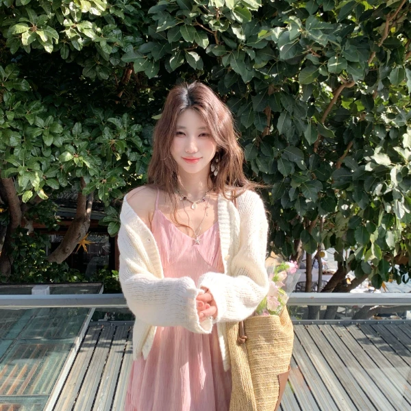 Berry 喜你而欢大庞定制 v领粉色吊带纹理连衣裙法式温柔高腰长裙